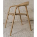 damento-krzeslo-z-podlokietnikami-drewniane-do-jadalni-skandynawskie-krzeslo-designerskie-krzeslo-z-podlokietnikami-kr-54.jpg