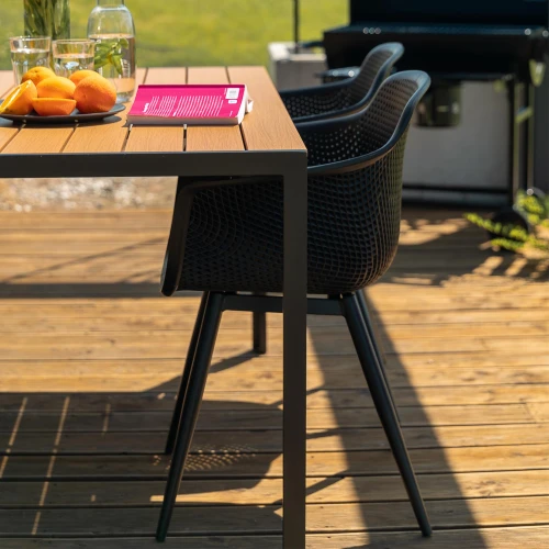 damento-stol-ogrodowy-stolik-ogrodowy-do-ogrodu-na-taras-stolik-na-taras-czarny-drewnopodobny-polywood-aluminium-dora-krzeslo-ogrodowe-na-taras-balkon-do-kawiarni-czarne-orte.jpg