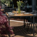 damento-stol-ogrodowy-stolik-ogrodowy-do-ogrodu-stolik-na-taras-czarny-drewnopodobny-polywood-aluminium-dora-krzeslo-ogrodowe-na-taras-balkon-do-kawiarni-krzeslo-azurowe-z-podlokietnikami-orte
