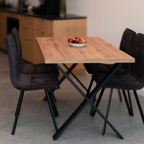 damento-stol-do-salonu-do-jadalni-loft-industrialny-plyta-laminowana-dab-wotan-metalowe-nogi-sofie-st-28-krzeslo-tapicerowane-do-salonu-krzeslo-do-jadalni-do-restauracji-kawiarni-krzeslo-pikowane-czarne-monolith-95-orlando