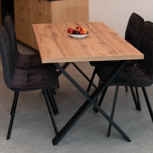 damento-stol-do-salonu-stol-do-jadalni-loft-industrialny-stol-plyta-laminowana-dab-wotan-czarne-metalowe-nogi-sofie-st-28-krzeslo-tapicerowane-krzeslo-do-salonu-krzeslo-do-jadalni-do-restauracji-kawiarni-krzeslo-pikowane-czarne-monolith-95-orlando